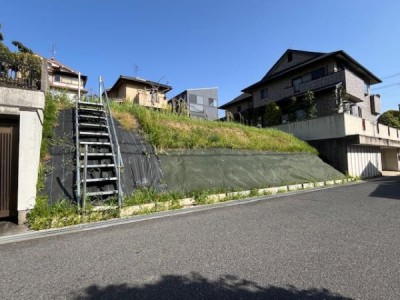 ●勢野北口駅徒歩5分
●高台の為日当たり良好
●閑静な住宅街
●住所：三郷町東信貴ケ丘1丁目5-33付近