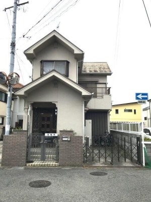 ●住宅用地としてもおススメ
●最寄りコンビニまで徒歩約4分
●リフォームの見積もりは無料。お気軽にご相談ください。
※オール電化