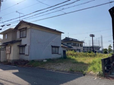 ●紀三井寺公園すぐ
●上下水道あり
●お好きなハウスメーカーで建築可能です
●南向きで日当たり良好
●前面道路広々
●約78坪