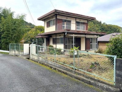 ●リフォーム物件にもおススメ
●角地の為日当たり良好
●住所：河内長野市末広町104-7
●建築条件無し土地

