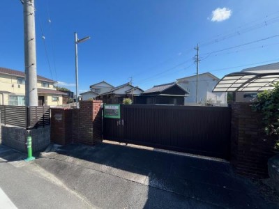 ●建築条件なし
●923平米（約279坪）の広々敷地
●明星小学校まで徒歩3分。
