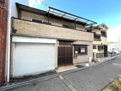 ●建て替え用地としても使えます。
●国道沿いのお家なので通勤にも便利です
●大阪市中心部まで車で約25分と便利です