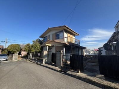 ●広々6DK物件、リフォームにもおススメ
●駐車スペース１台あり
●東側コンビニの為日当たり良好
●海水浴場近い為セカンドハウスにも
●住所：阪南市舞2丁目7-15
