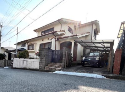 ●約57坪の広々土地でお庭付
●建て替え用地にもピッタリ
●小、中学校も近く親御様も安心の立地