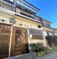 京都市伏見区・南区・東山区・下京区・右京区を中心とする不動産売買のセンチュリー21ハウスマーケット｜スタッフのオススメ物件や、オープンハウス・現地説明会など最新情報をお届け ●オーナーチェンジ物件
●家賃45,000円、年額540,000円、表面利回り12%
●南海本線和泉大宮駅まで徒歩4分
●リフォームのお見積りは無料です。