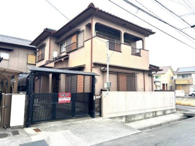 ●閑静な住宅地
●建て替え用地としてもおススメ
●リフォームの見積もりは無料。お気軽にご相談ください。
※告知事項有り