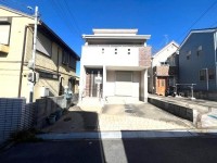 ●閑静な住宅街で子育てに最適です。
●駐車場付なので、車でのお出かけが多い方にお勧めです。
●平成17年築の物件です。
●リフォームのお見積りは無料です。