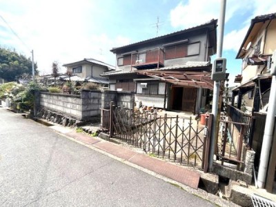 ●閑静な住宅街でお子様も安心です。
●前面道路6ｍ以上、前面高低差なし
●大和朝倉駅まで徒歩16分
●リフォームのお見積りは無料です。