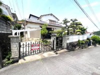 ●閑静な住宅街でお子様にも安心
●南東向きの為日当たり良好
●前道道路約5.8ｍ
●リフォームのお見積りは無料です。



