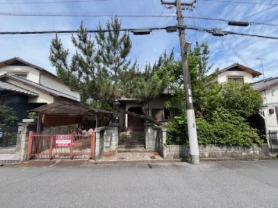 ☆広々65坪の敷地
☆建て替え用地にもピッタリ
☆建築条件なし土地
☆リフォームのお見積りは無料です。