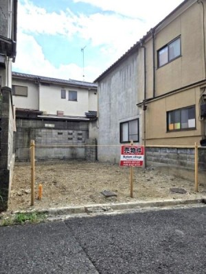 京都市伏見区・南区・東山区・下京区・右京区を中心とする不動産売買のセンチュリー21ハウスマーケット｜スタッフのオススメ物件や、オープンハウス・現地説明会など最新情報をお届け 山科区で嬉しい建築条件無しの売土地です♪