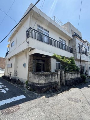 ●最寄り駅から徒歩5分
●建築条件無し土地
●更地渡し
●リフォームの際の見積もりは無料。お気軽にご相談ください。
