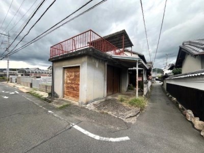 〇閑静な住宅街
〇趣味に使える2階建の倉庫付
○リフォームの見積もりは無料です。