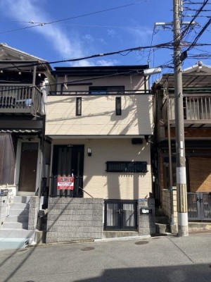 京都市伏見区・南区・東山区・下京区・右京区を中心とする不動産売買のセンチュリー21ハウスマーケット｜スタッフのオススメ物件や、オープンハウス・現地説明会など最新情報をお届け ●令和7年9月リフォーム済み(箇所は備考記載)●都市ガス、本下水●平成10年築3DK●近隣駐車場空き有(月額10000円)