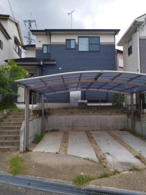 ●二方道路の為日当たり良好
●駐車2台可能（カーポート）
●室内綺麗にお使いです
●2階トイレあり、洋室12帖
●住所：富田林市廿山1丁目5-29


