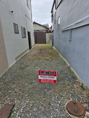 京都市伏見区・南区・東山区・下京区・右京区を中心とする不動産売買のセンチュリー21ハウスマーケット｜スタッフのオススメ物件や、オープンハウス・現地説明会など最新情報をお届け ●建築条件無し土地、お好きなハウスメーカーで建築可能
●即引渡し可能
●上下水、都市ガス引込有り
●住所：北区紫野上柏野町54-13