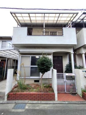 ●室内綺麗にお使いです
●駐車スペース1台あり
●即入居可能
●住所：岸和田市松風町27-18


