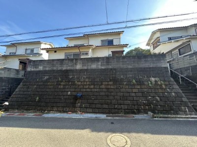 京都市伏見区・南区・東山区・下京区・右京区を中心とする不動産売買のセンチュリー21ハウスマーケット｜スタッフのオススメ物件や、オープンハウス・現地説明会など最新情報をお届け ●4DK●土地194.92平方メートル(約59坪)●舞小学校まで徒歩約2分●阪南市舞4丁目7-30●リフォームの見積もりは無料。お気軽にご相談ください。