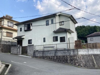 ●令和7年11月リフォーム済み(1階フローリング、天井・壁クロス、洗面所・トイレCF張替、畳表替え、リビングドア交換、ベランダ防水)●ドッグラン可●車庫2台以上