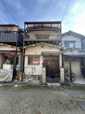 京都市伏見区・南区・東山区・下京区・右京区を中心とする不動産売買のセンチュリー21ハウスマーケット｜スタッフのオススメ物件や、オープンハウス・現地説明会など最新情報をお届け ●4DK●都市ガス、本下水●近鉄大阪線安堂駅、徒歩約8分●収益物件にもオススメ●近隣月極駐車場空き有(月額9000円)2025年12月現在●リフォーム見積無料
