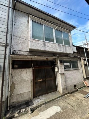 京都市伏見区・南区・東山区・下京区・右京区を中心とする不動産売買のセンチュリー21ハウスマーケット｜スタッフのオススメ物件や、オープンハウス・現地説明会など最新情報をお届け ●収益物件にオススメ●3DK●都市ガス、本下水●住吉東駅まで徒歩約5分●住吉大社駅まで徒歩約13分●リフォームの見積もりは無料。お気軽にご相談ください。