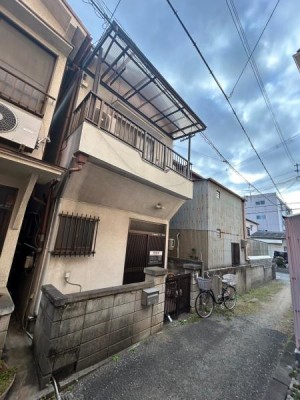 京都市伏見区・南区・東山区・下京区・右京区を中心とする不動産売買のセンチュリー21ハウスマーケット｜スタッフのオススメ物件や、オープンハウス・現地説明会など最新情報をお届け ●4DK●本下水●収益物件にもオススメ●啓明小学校まで徒歩約6分●第九中学校まで約14分●リフォーム見積もり無料