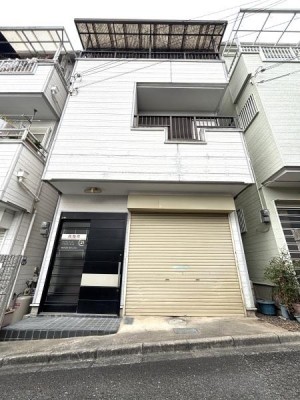 京都市伏見区・南区・東山区・下京区・右京区を中心とする不動産売買のセンチュリー21ハウスマーケット｜スタッフのオススメ物件や、オープンハウス・現地説明会など最新情報をお届け ●実住居、収益にもおススメ
●東向き3階建てのお家です
●閑静な住宅地