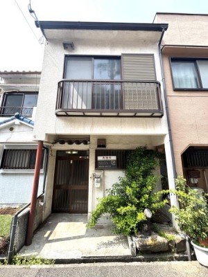 京都市伏見区・南区・東山区・下京区・右京区を中心とする不動産売買のセンチュリー21ハウスマーケット｜スタッフのオススメ物件や、オープンハウス・現地説明会など最新情報をお届け ●収益物件におススメ
●最寄り駅まで徒歩約10分
●リフォームの見積もりは無料。お気軽にご相談ください。