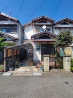 ●リフォーム物件にもおススメ
●南向きの為日当たり良好
●軽自動車駐車スペース1台分あり
●住所:東板持町3丁目2-8